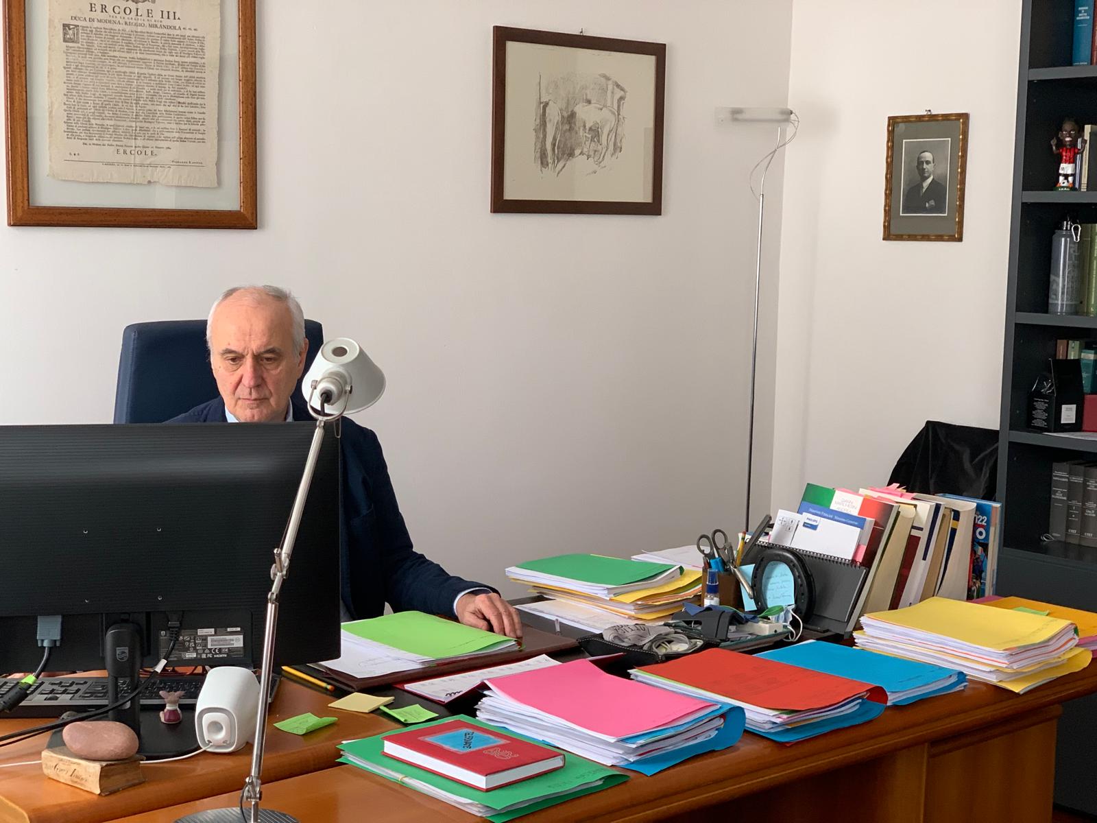 Avvocato Giorgio Pagliani al lavoro